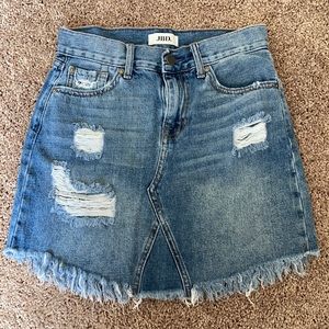DISTRESSED JEAN MINI SKIRT